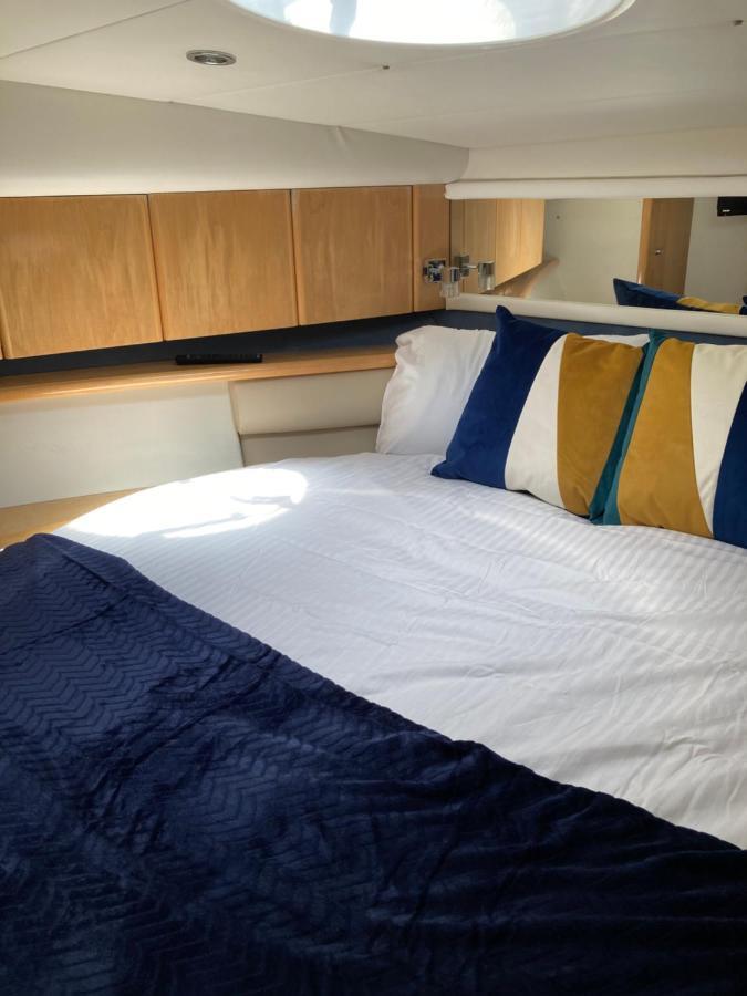 Entire Boat At St Katherine Docks 2 Available Select Using Room Options Londres Exterior foto