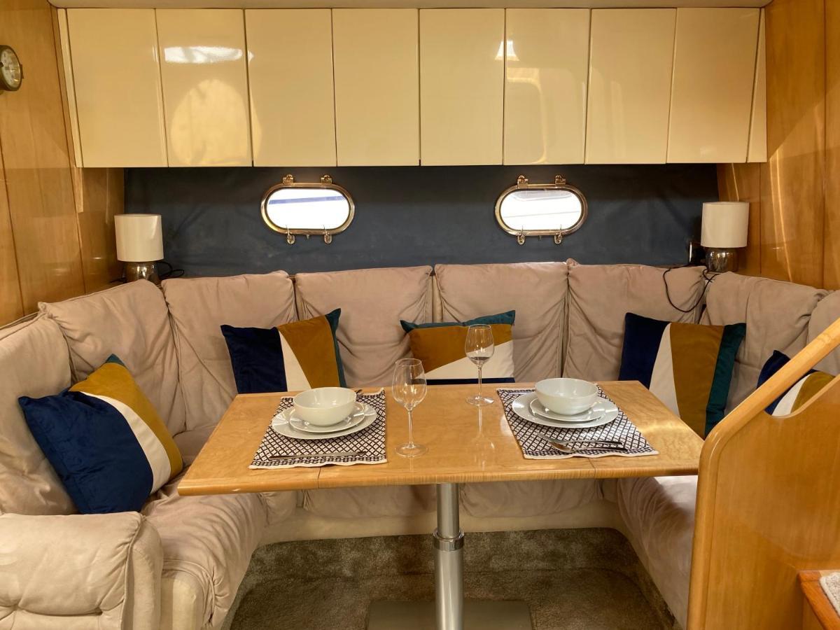 Entire Boat At St Katherine Docks 2 Available Select Using Room Options Londres Exterior foto