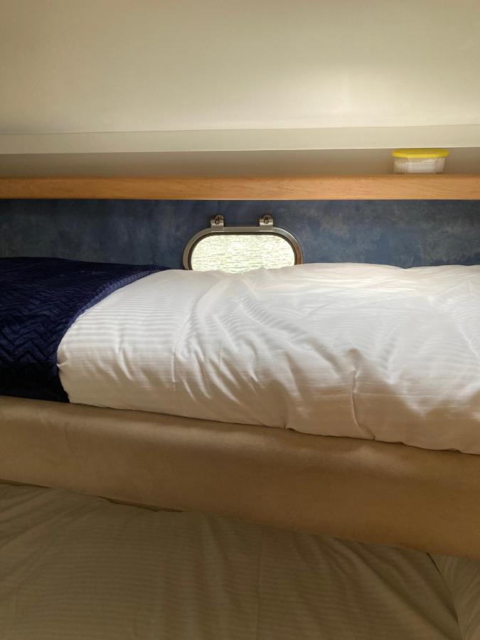 Entire Boat At St Katherine Docks 2 Available Select Using Room Options Londres Exterior foto