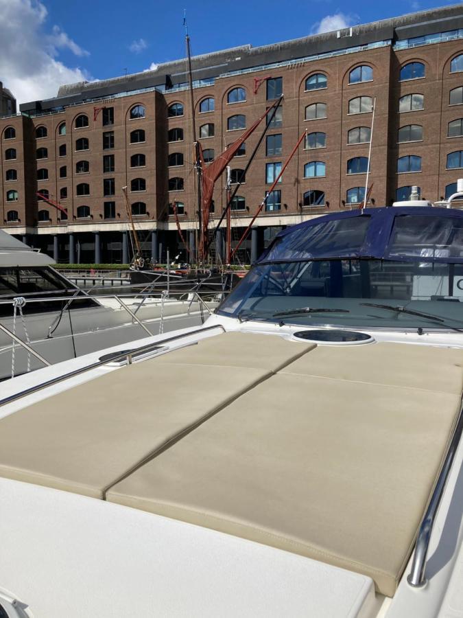 Entire Boat At St Katherine Docks 2 Available Select Using Room Options Londres Exterior foto
