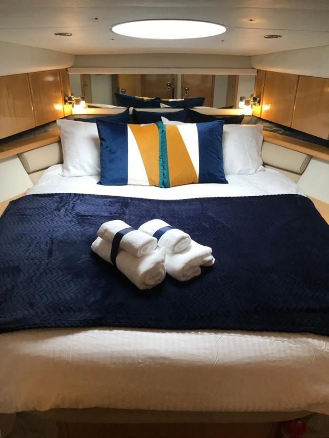 Entire Boat At St Katherine Docks 2 Available Select Using Room Options Londres Exterior foto